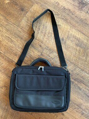 DYNEX Black Padded Laptop Bag Briefcase
